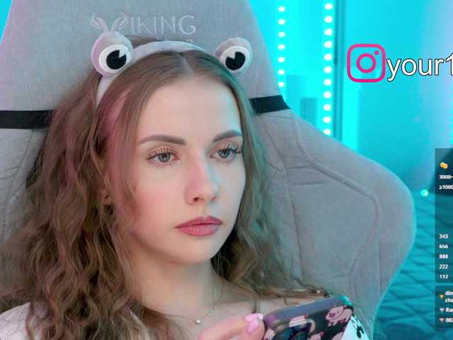 -VikkiL0vesCheese-'s BongaCams show and profile