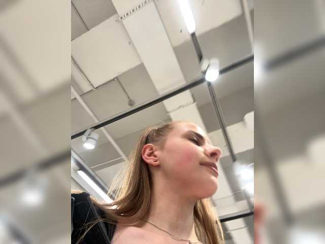 Sex chat gratuit in direct cu -VikkiL0vesCheese- pe BongaCams
