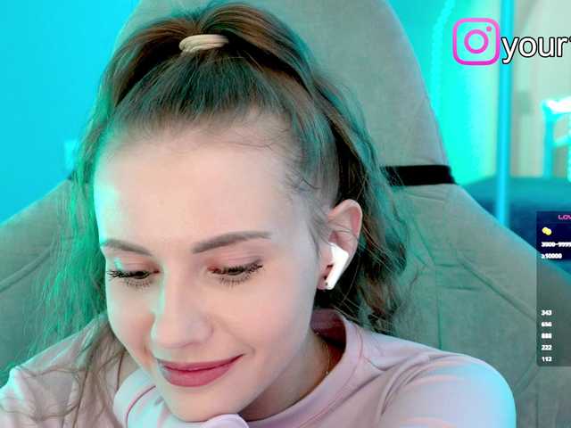 -VikkiL0vesCheese- from BongaCams