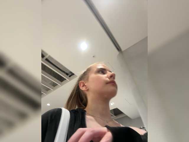 Sex chat gratuit in direct cu -VikkiL0vesCheese- pe BongaCams