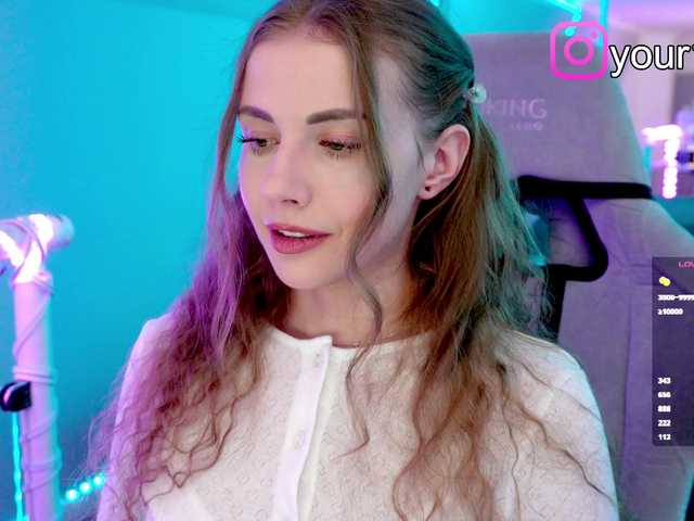 -VikkiL0vesCheese- from BongaCams