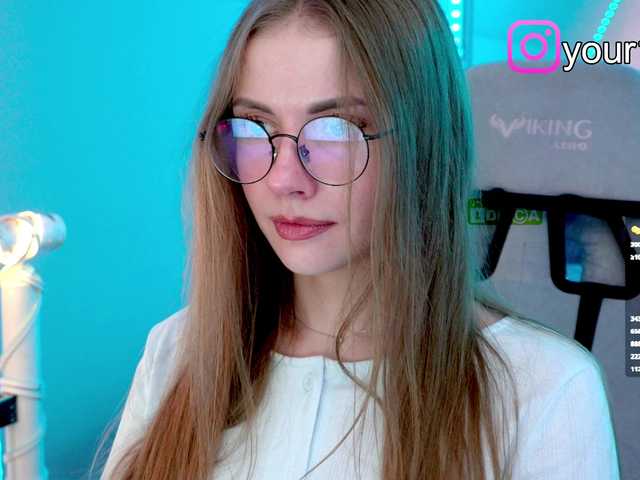 -VikkiL0vesCheese- from BongaCams