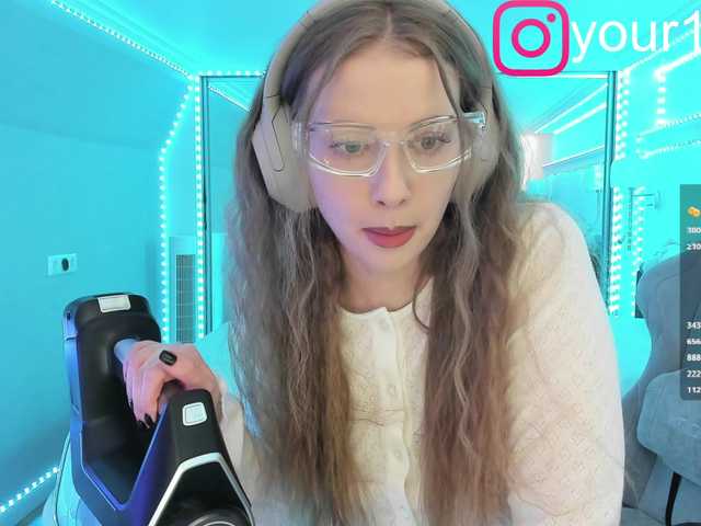 Sex chat gratuit in direct cu -VikkiL0vesCheese- pe BongaCams