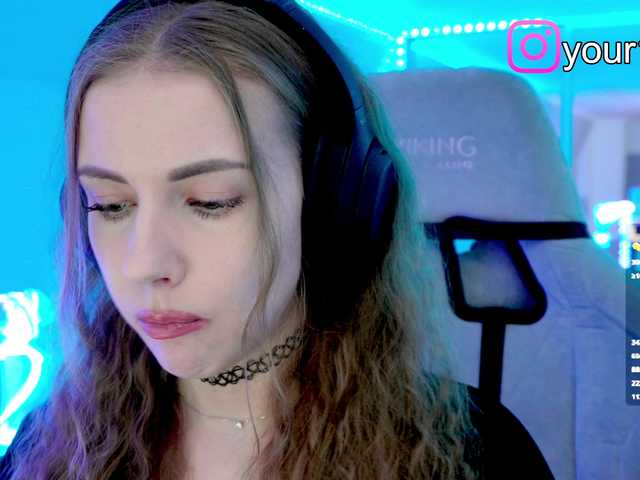 Sex chat gratuit in direct cu -VikkiL0vesCheese- pe BongaCams