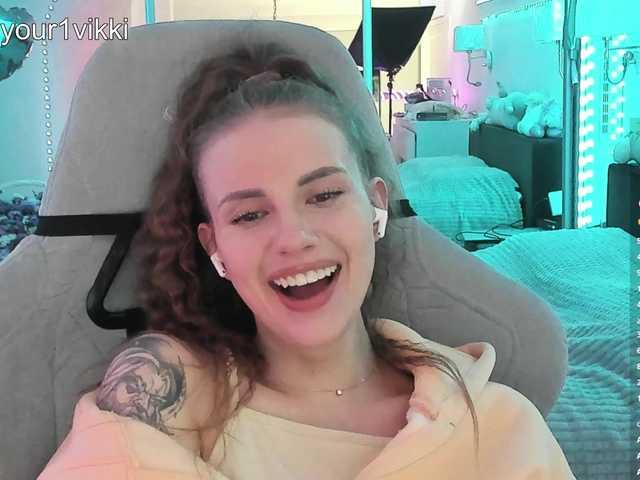 -VikkiL0vesCheese-'s BongaCams show and profile