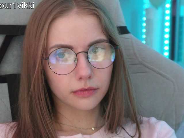 -VikkiL0vesCheese-'s BongaCams profile