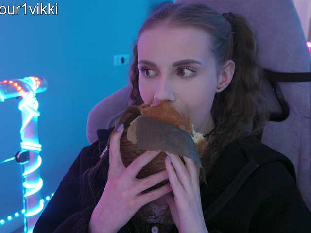 -VikkiL0vesCheese-'s BongaCams profile