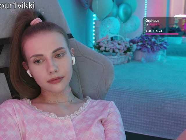 -VikkiL0vesCheese-'s BongaCams profile