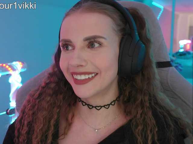 -VikkiL0vesCheese-'s BongaCams show and profile