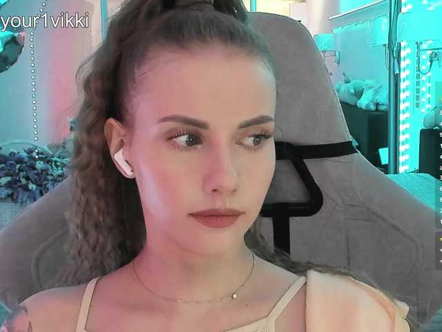 -VikkiL0vesCheese-'s BongaCams show and profile