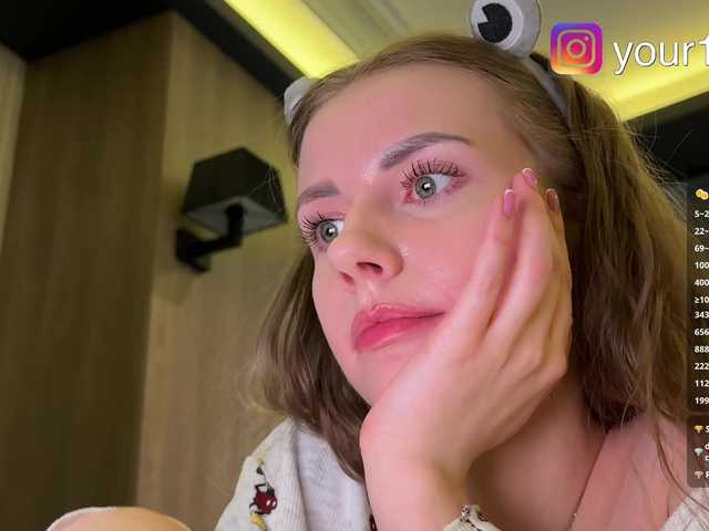 -VikkiL0vesCheese-'s BongaCams show and profile