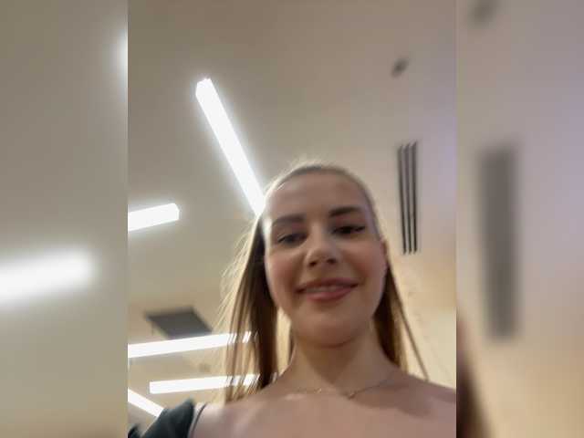 Sex chat gratuit in direct cu -VikkiL0vesCheese- pe BongaCams