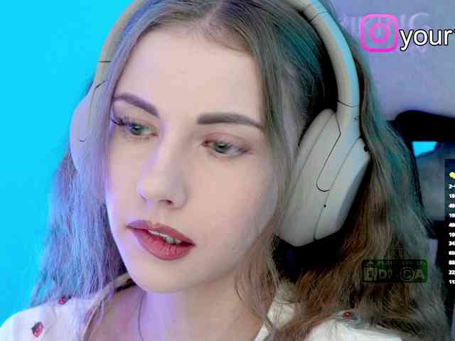 VikkiExtraCheese webcam