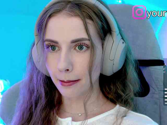 VikkiExtraCheese webcam