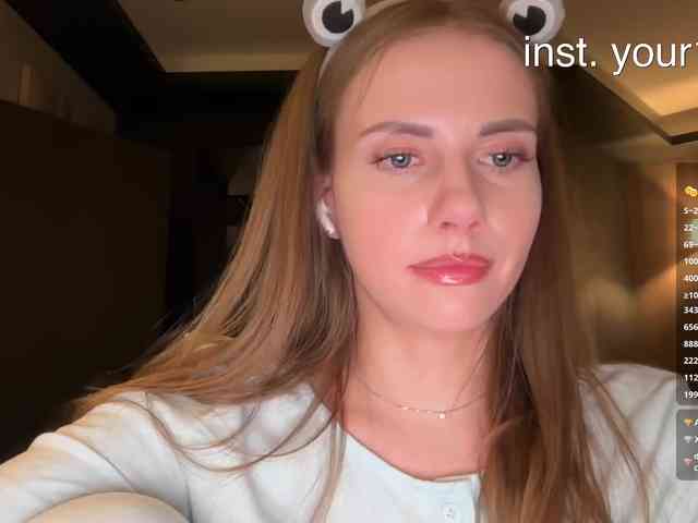 VikkiExtraCheese webcam