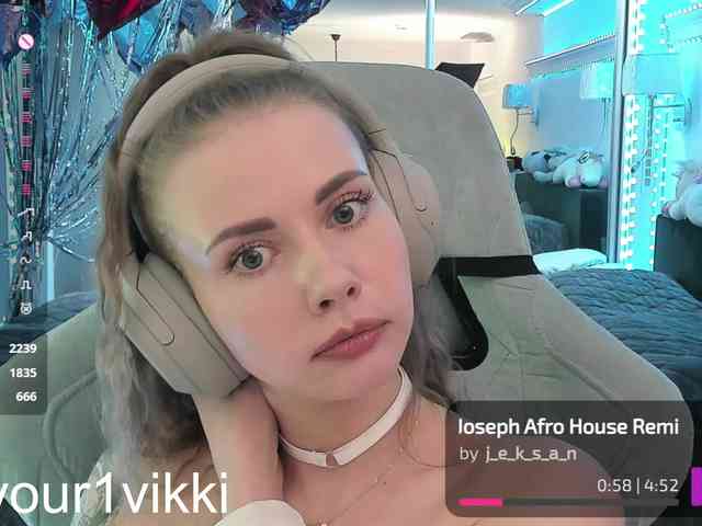 -VikkiL0vesChees... Live Webcam on BongaCams