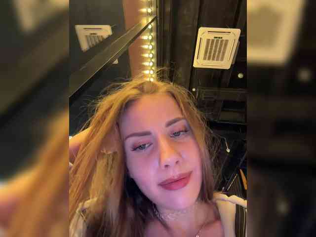 VikkiExtraCheese webcam