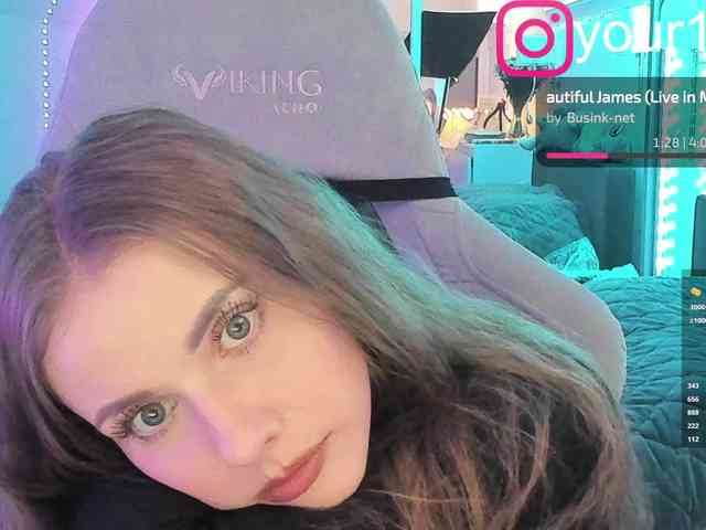 VikkiExtraCheese webcam