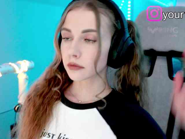 VikkiExtraCheese webcam