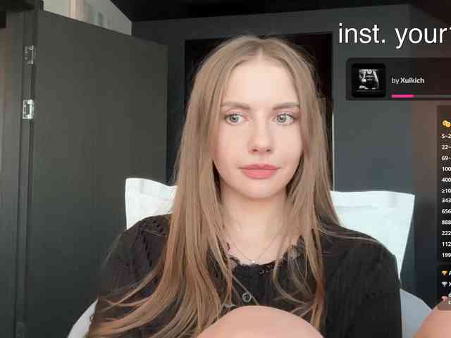 VikkiExtraCheese webcam