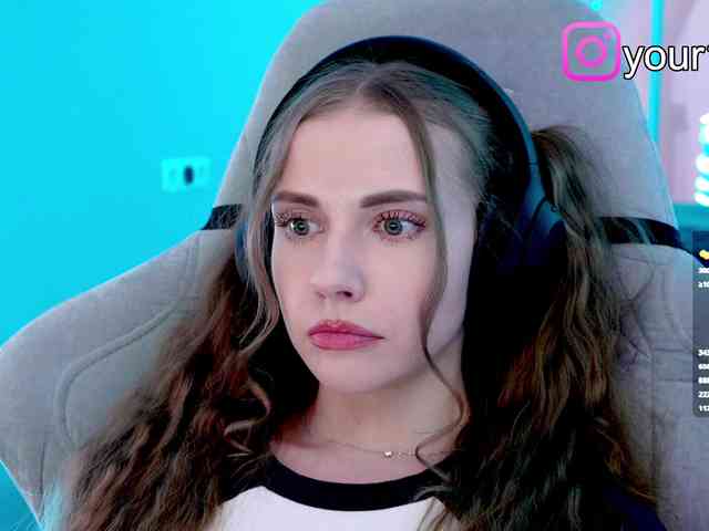 -VikkiL0vesCheese- bongacams