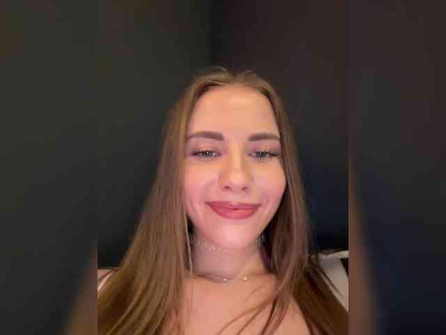 -VikkiL0vesCheese-'s webcam live show