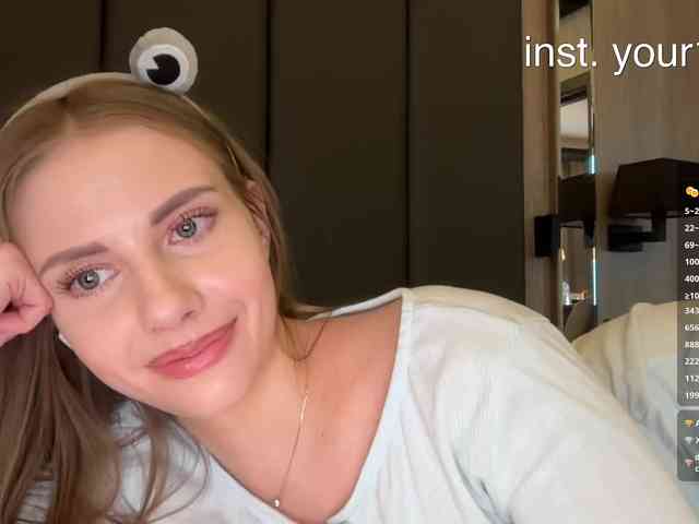 VikkiExtraCheese webcam