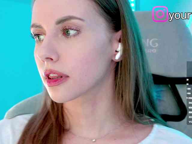 VikkiExtraCheese webcam