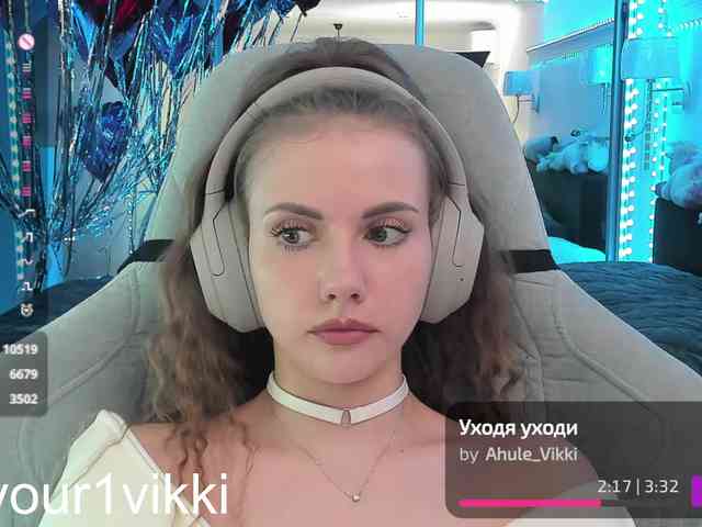 -VikkiL0vesChees... Live Webcam on BongaCams