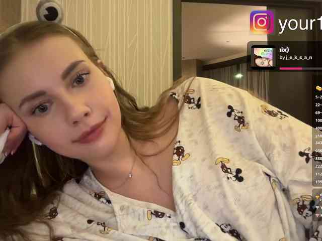 VikkiExtraCheese webcam