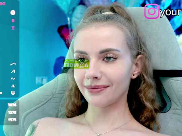 VikkiExtraCheese webcam