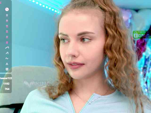 VikkiExtraCheese webcam
