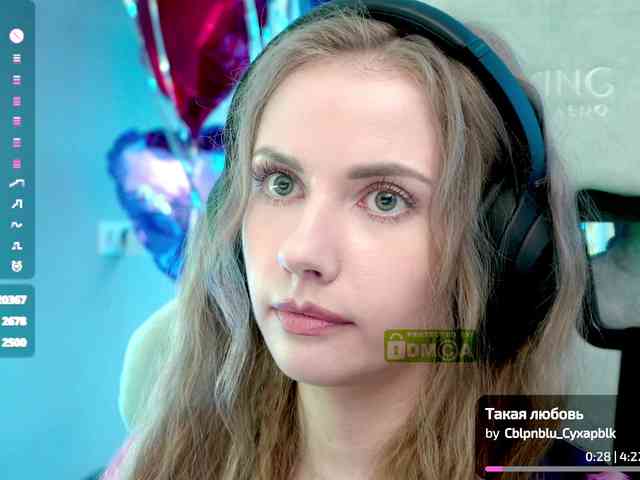 VikkiExtraCheese webcam