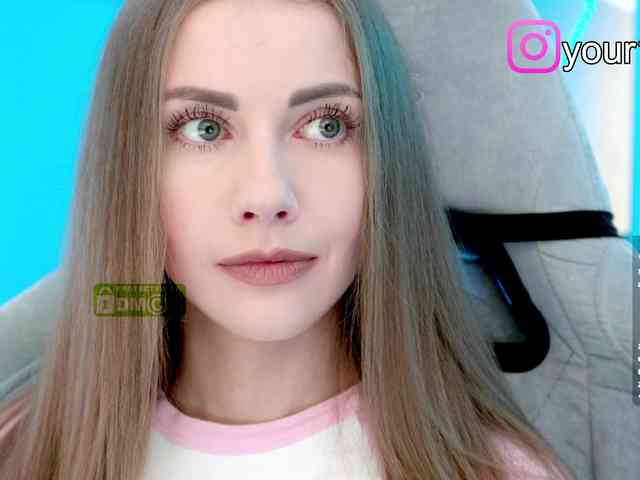 VikkiExtraCheese webcam