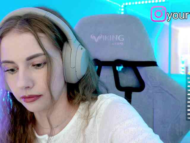 VikkiExtraCheese webcam