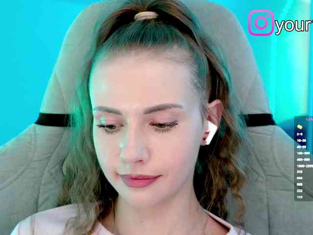 -VikkiL0vesChees... Live Webcam on BongaCams