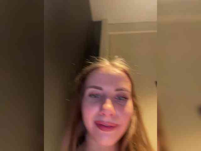 VikkiExtraCheese webcam