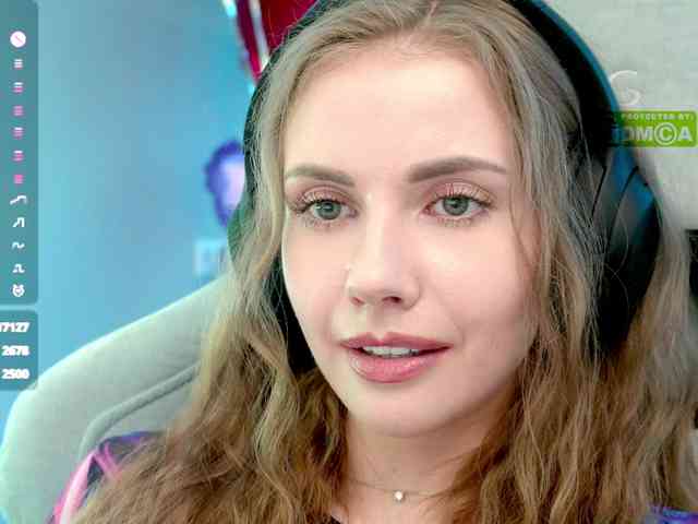 VikkiExtraCheese webcam