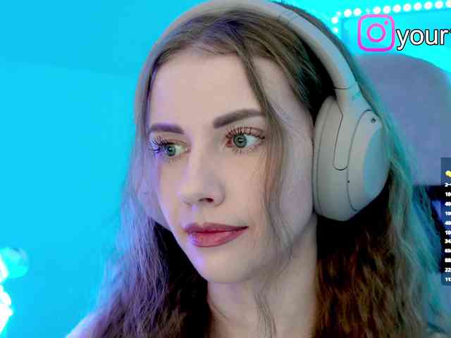 VikkiExtraCheese webcam