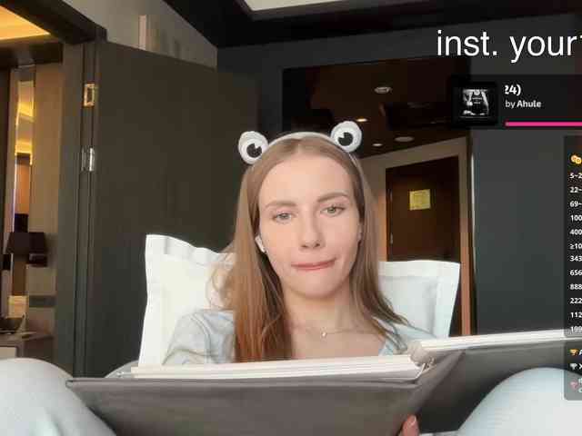 VikkiExtraCheese webcam