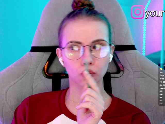 VikkiExtraCheese webcam