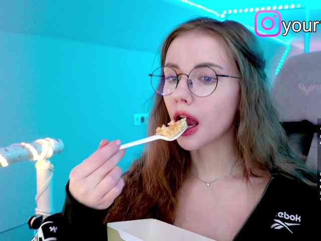 VikkiExtraCheese webcam