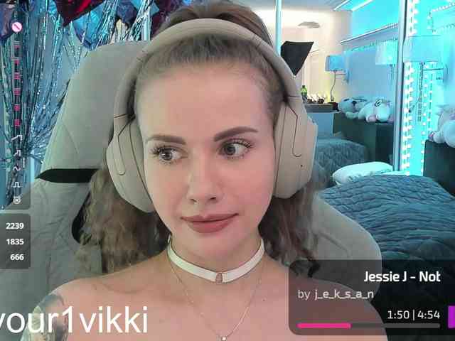 -VikkiL0vesChees... Live Webcam on BongaCams