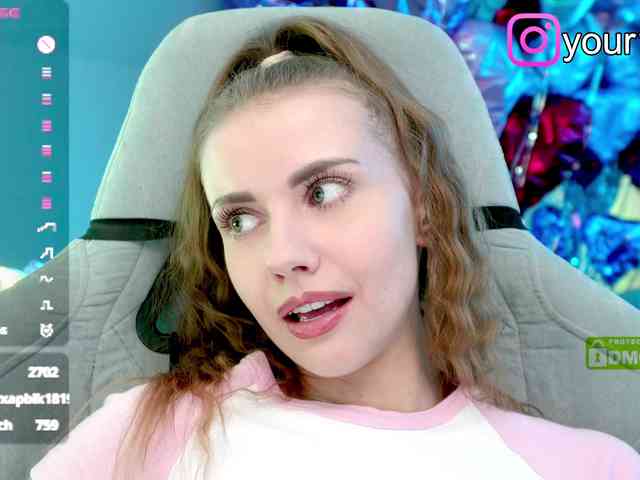 VikkiExtraCheese webcam