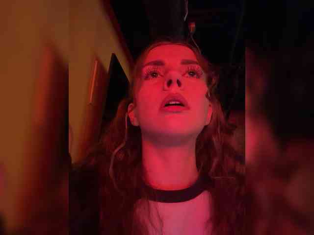 VikkiExtraCheese webcam