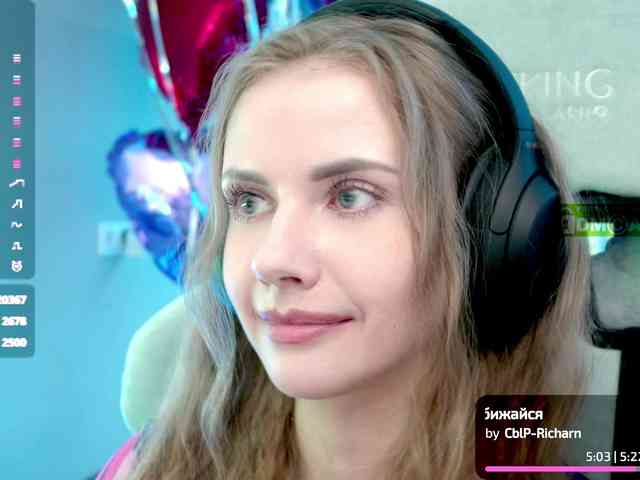 VikkiExtraCheese webcam