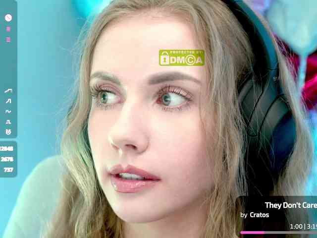real web cam show -VikkiL0vesCheese-