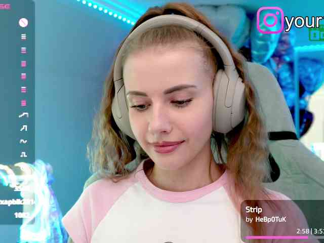 VikkiExtraCheese webcam