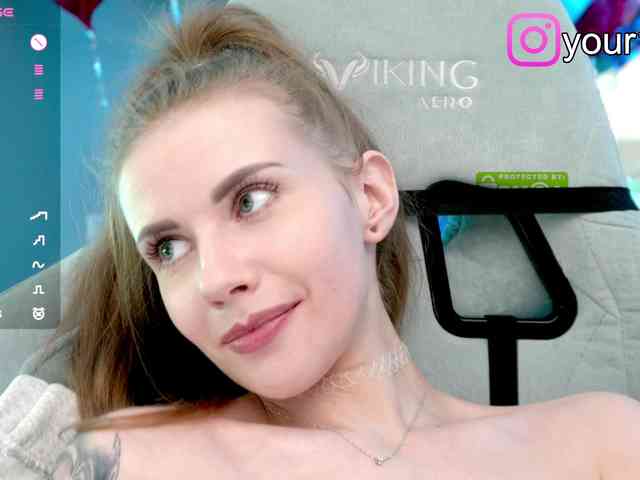 VikkiExtraCheese webcam