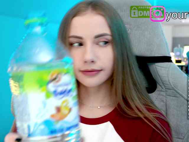 VikkiExtraCheese webcam